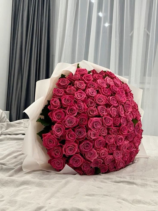 Bouquet of hot pink roses